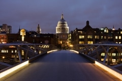 Londyn_St.-Pauls-Cathedral_II_Millenium bridge